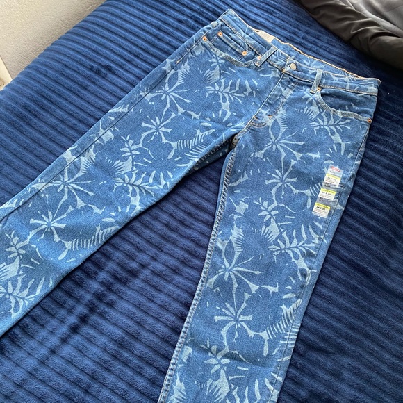 ❌ SOLD ❌ Levis Flex Palm Floral Jeans - Picture 2 of 5